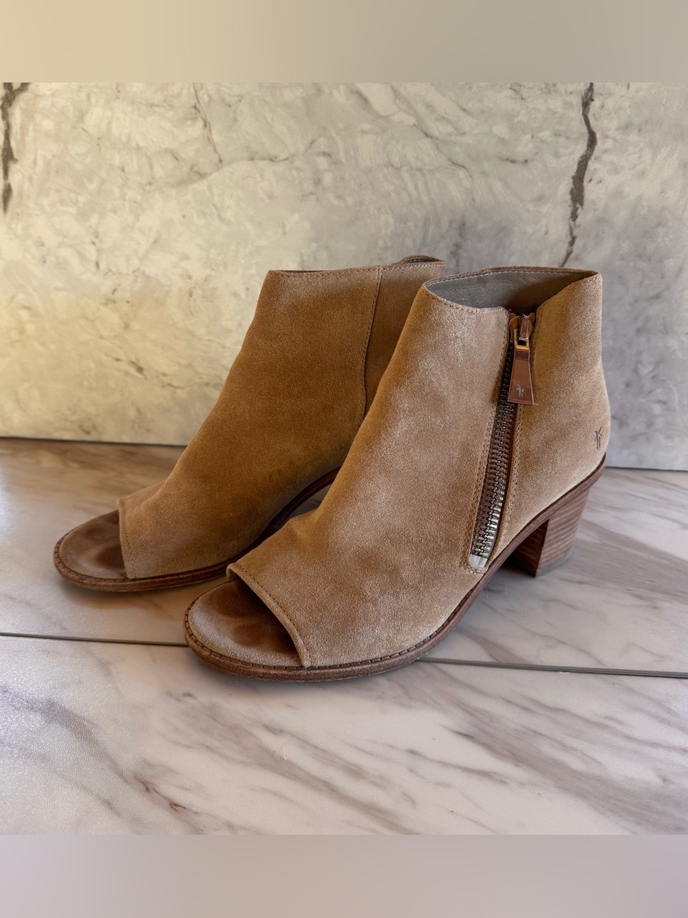 Frye Peep Toe Suede Ankle Booties 9.5 Beige Side Zip Stacked Heel